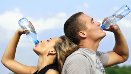 Os benefícios de beber água