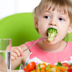 10 truques simples e eficazes para fazer seu filho comer legumes e verduras