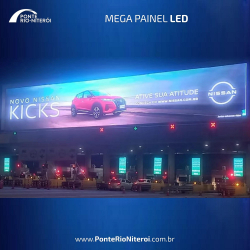 Nissan Kicks faz campanha publicitária no Mega Painel LED da Ponte Rio-Niterói.