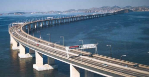 Painel Front Light na Ponte Rio-Niterói - pórtico 15 - sentido do Rio para Niterói