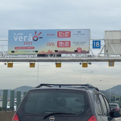 Painel Front Light na Ponte Rio-Niterói - pórtico 18 - sentido do Rio para Niterói