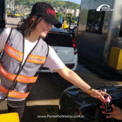 Distribuição de Panfletos no Pedágio da Ponte Rio-Niterói